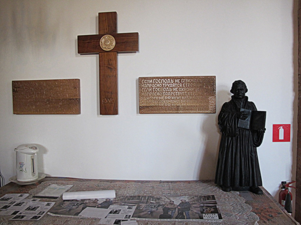 Auch Luther trifft man in der Kirche in Wladiwostok an. 