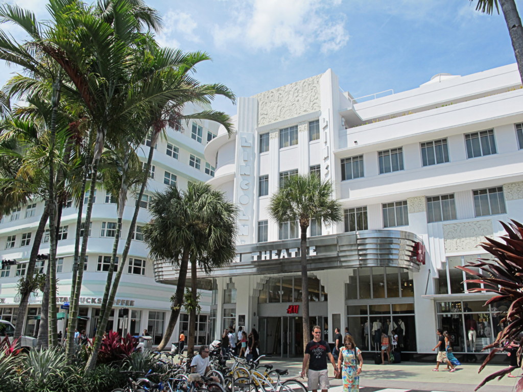Die Art Deco-Gebäude in Miami sind beeindruckend.