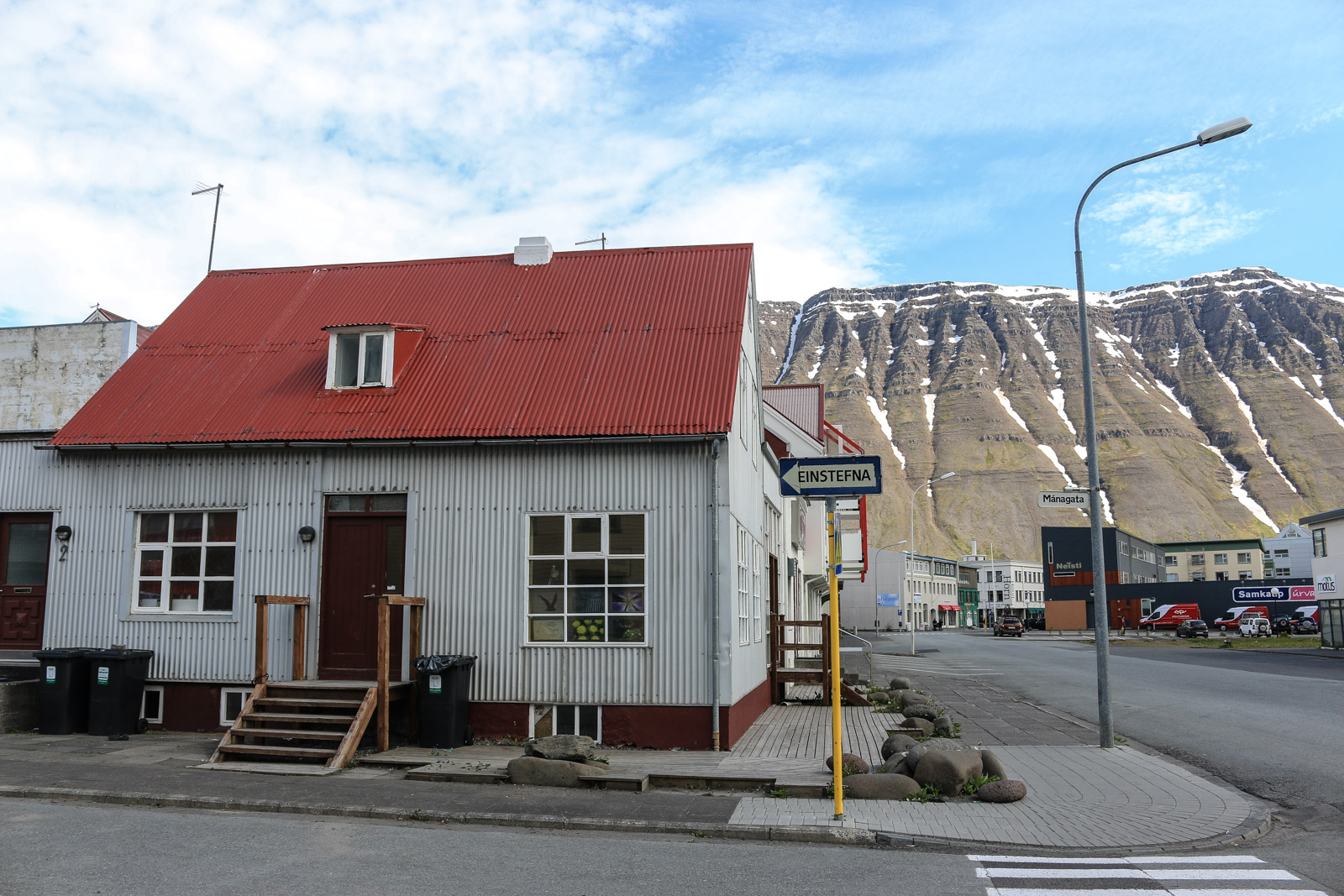 Ísafjörður wirkte trotz seiner vergleichsweise kleinen Größe von rund 5000 Einwohnern sehr kosmopolitisch.