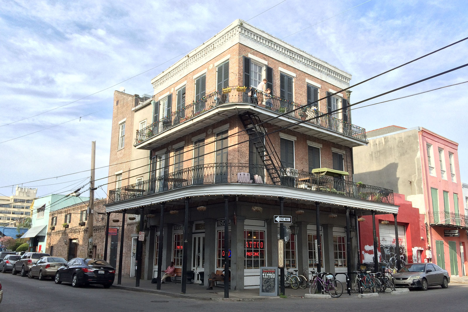 Die Häuser im French Quarter von New Orleans gehören zu den schönsten der USA. Besonders die Balkone sind oft reichhaltig verziert.
