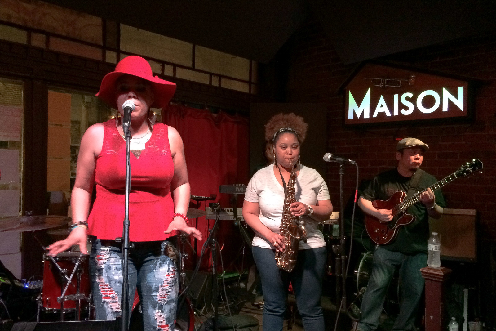 In Clubs wie dem Maison bekommt man feinsten Jazz oder Soul gratis - die Musiker freuen sich aber über Trinkgelder.