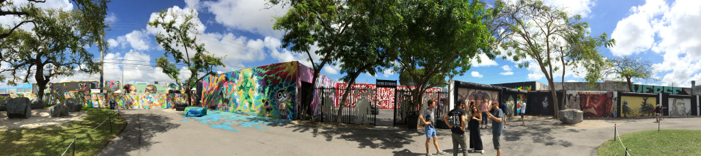 Die Walls in Wynwood umgeben einen ganzen Hof. 