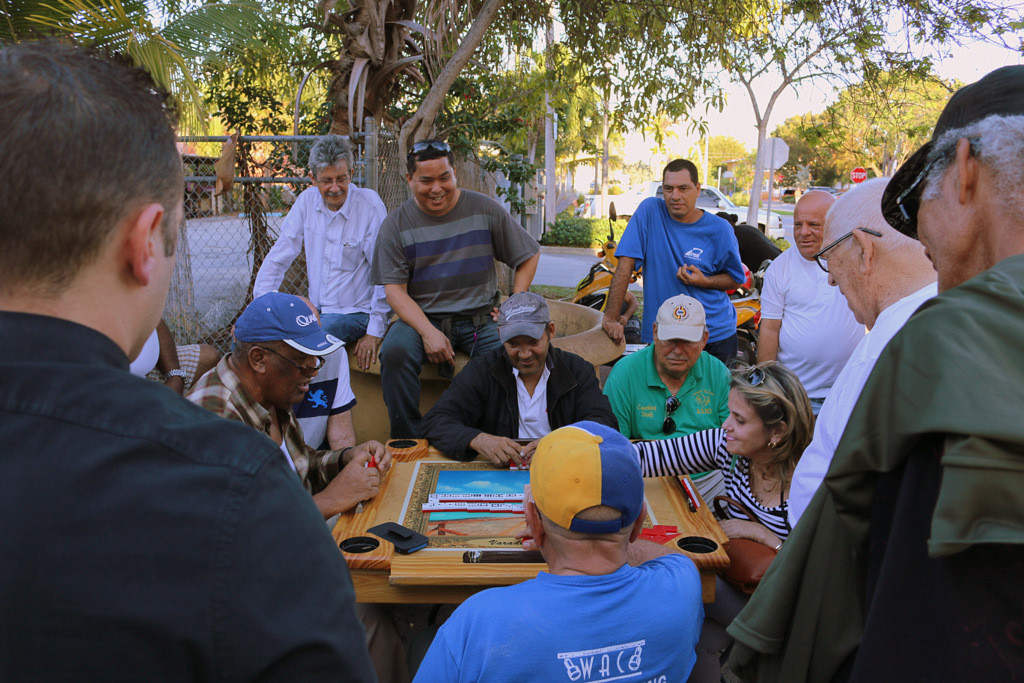 Domino Park Little Havana Kubaner spielen Domino
